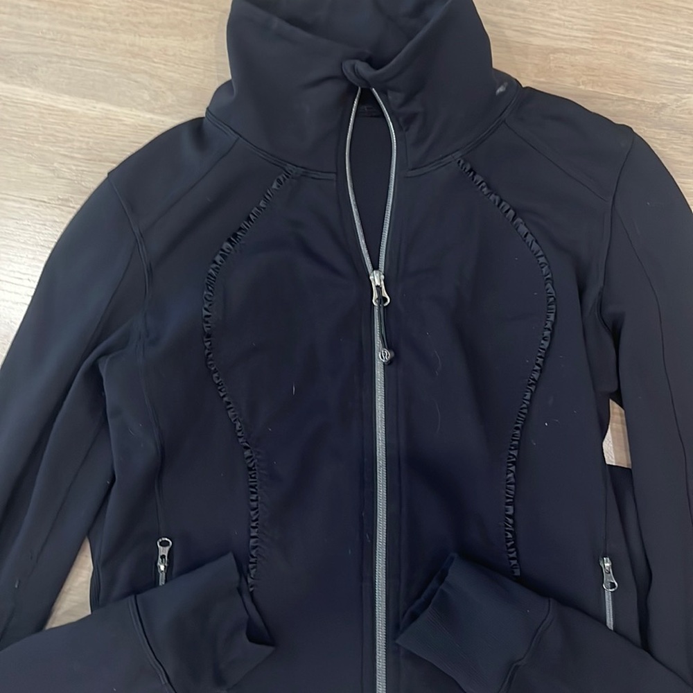 Women’s black zipped jacket size 6